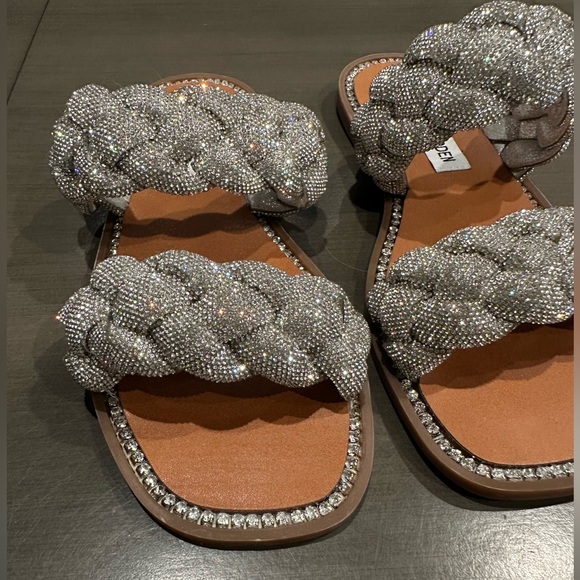 Steve Madden- newbie silver rhinestone sandals size 5.5 - Picture 2 of 10